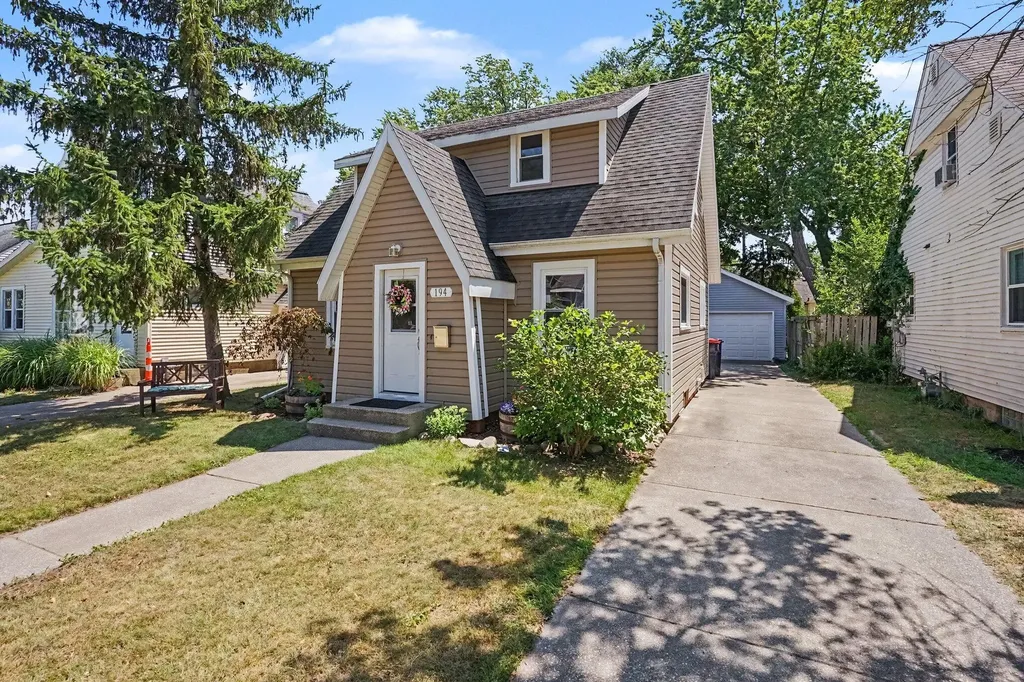 194 W 20th Street Holland City MI 49423