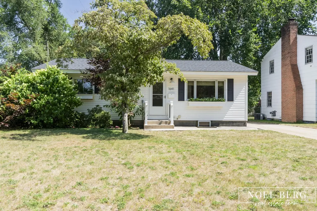 1641 Moulton Avenue North Muskegon City MI 49445