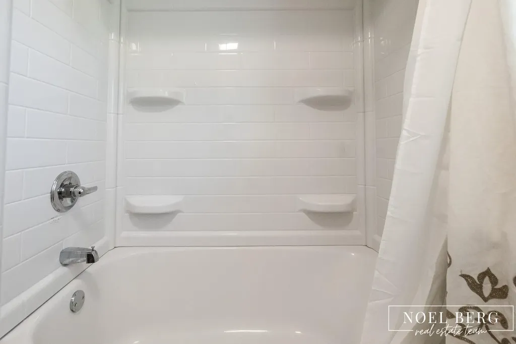 1641 Moulton Avenue North Muskegon City MI 49445