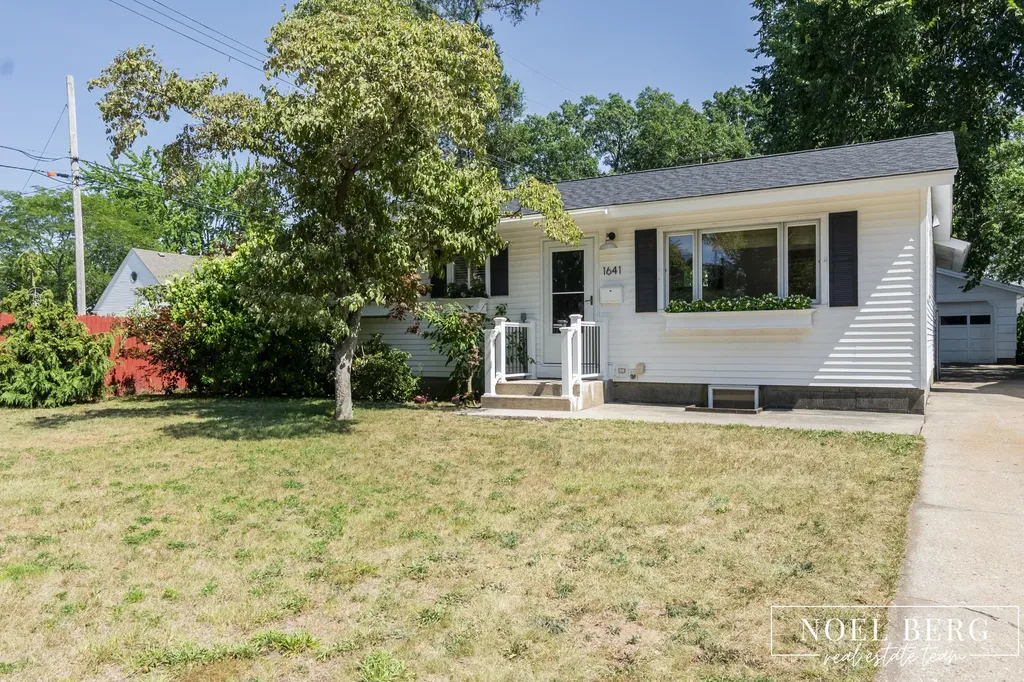 1641 Moulton Avenue North Muskegon City MI 49445