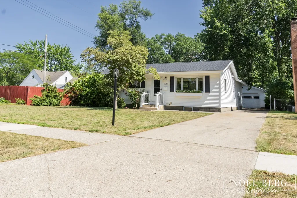 1641 Moulton Avenue North Muskegon City MI 49445
