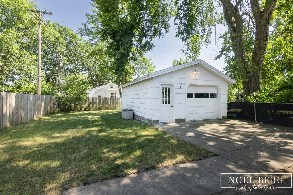 1641 Moulton Avenue North Muskegon City MI 49445