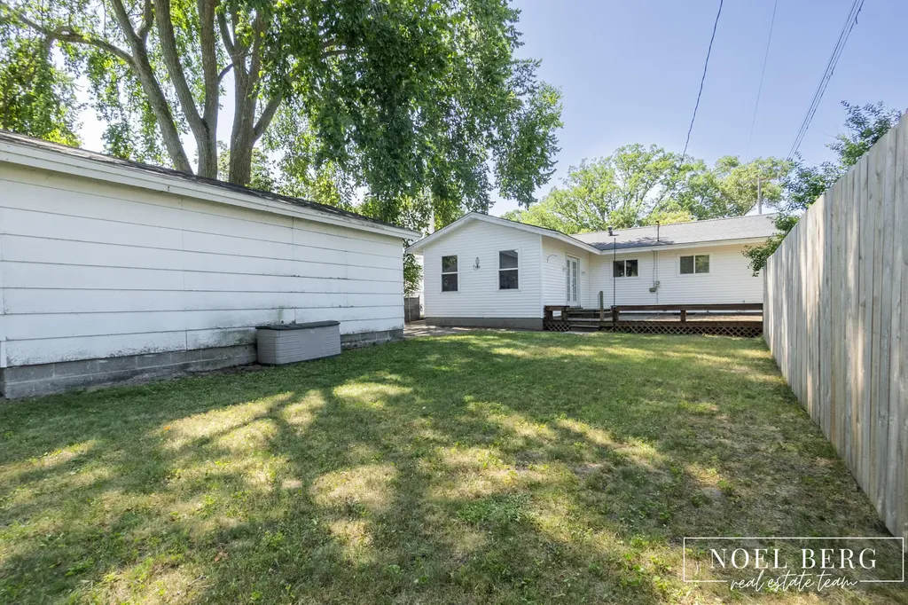 1641 Moulton Avenue North Muskegon City MI 49445