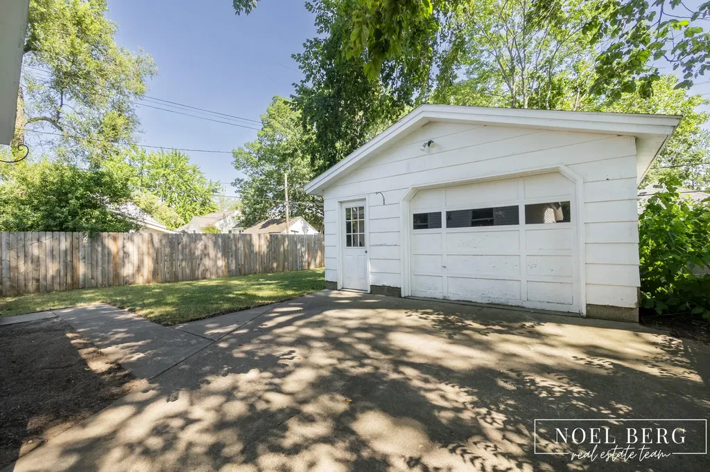 1641 Moulton Avenue North Muskegon City MI 49445