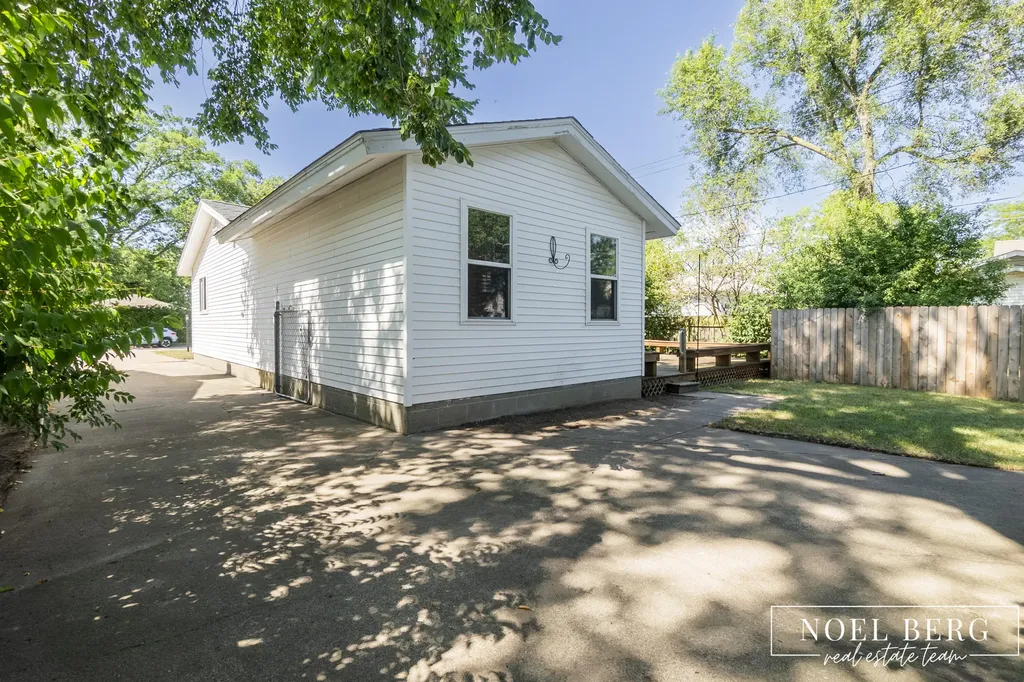 1641 Moulton Avenue North Muskegon City MI 49445