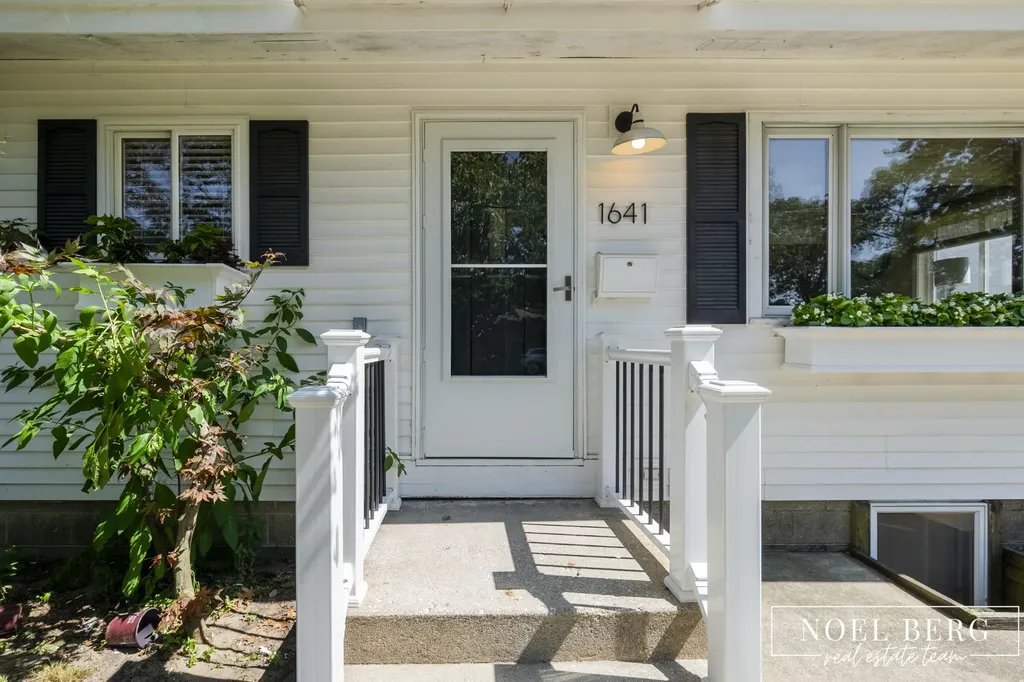 1641 Moulton Avenue North Muskegon City MI 49445