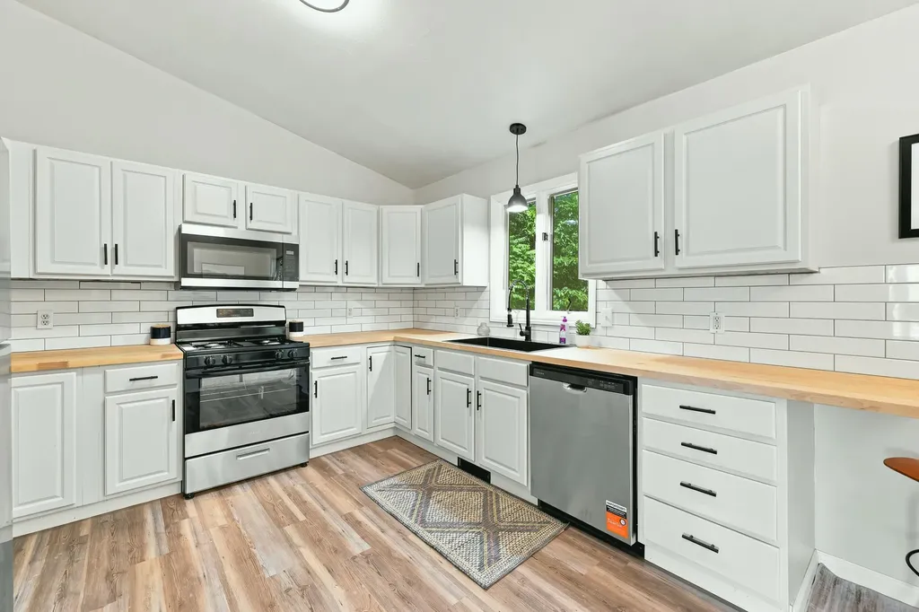 2046 N Roberts Road Muskegon Charter Township MI 49445