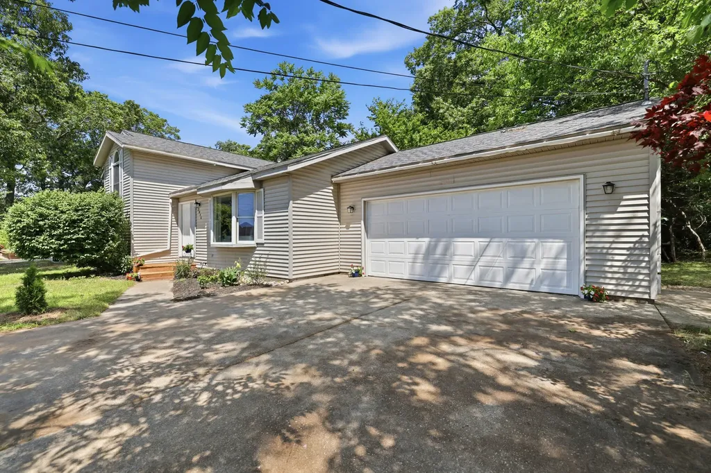 2046 N Roberts Road Muskegon Charter Township MI 49445