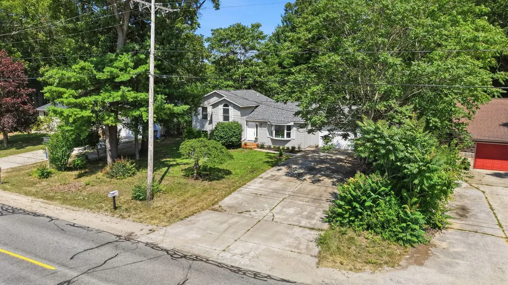 2046 N Roberts Road Muskegon Charter Township MI 49445