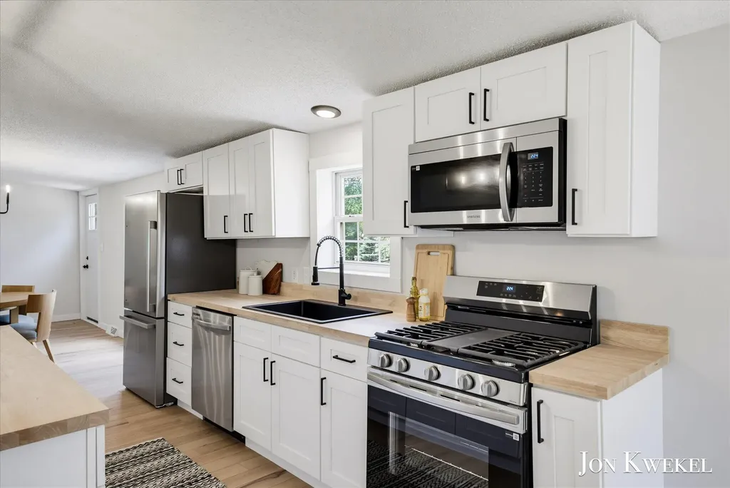 8636 Maple Road Portland Township MI 48851