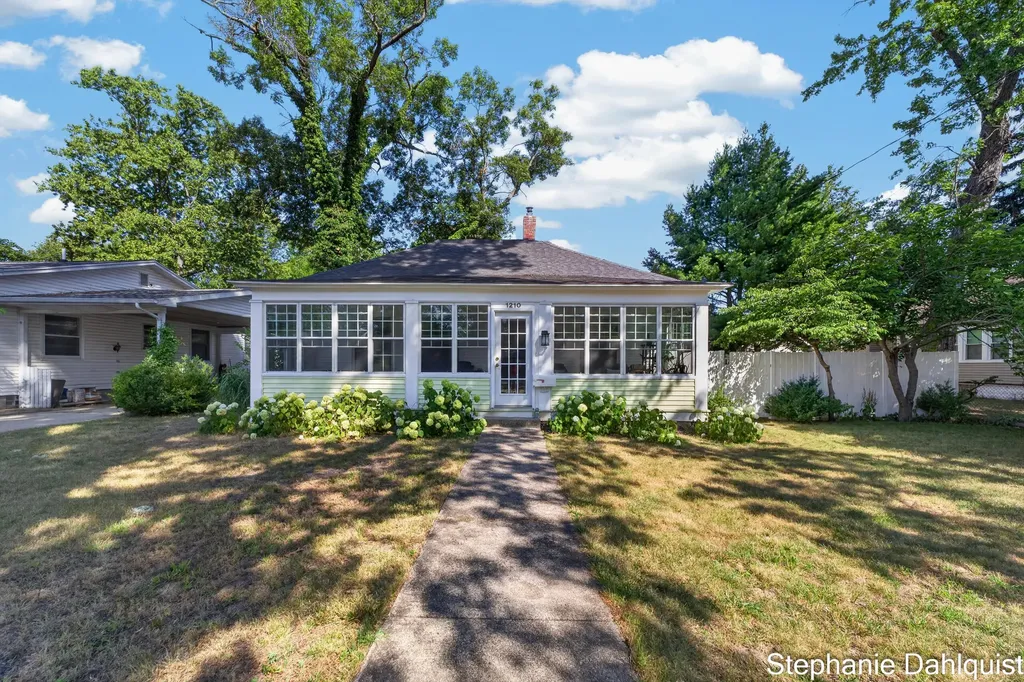 1210 Ruddiman Drive North Muskegon City MI 49445