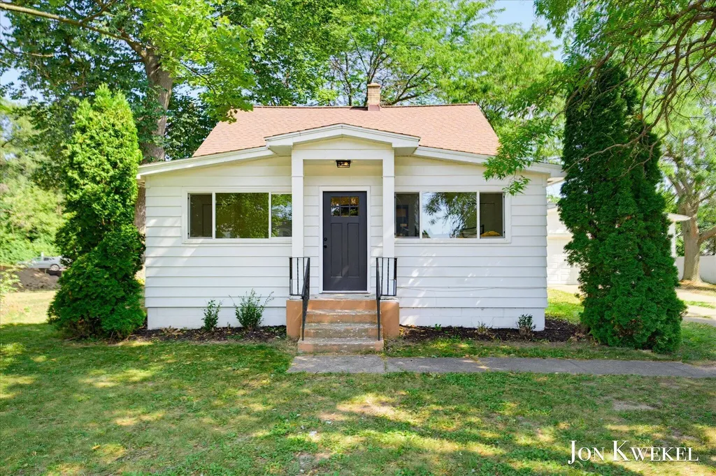 429 NW 6 Mile Road NW Alpine Township MI 49321