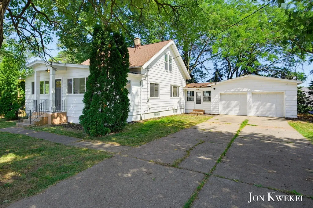 429 NW 6 Mile Road NW Alpine Township MI 49321