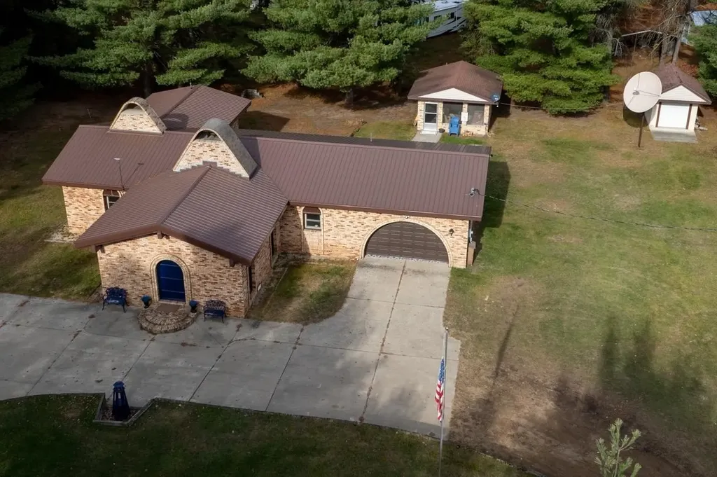 10279 N Finley Lake Avenue Summerfield Township MI 48625