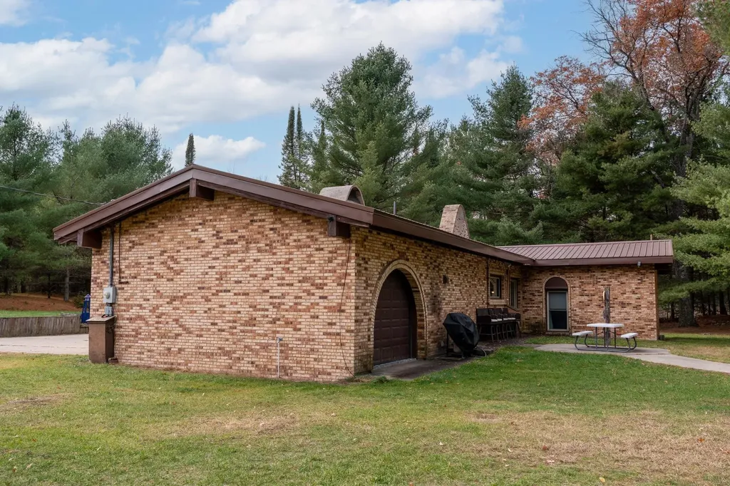 10279 N Finley Lake Avenue Summerfield Township MI 48625