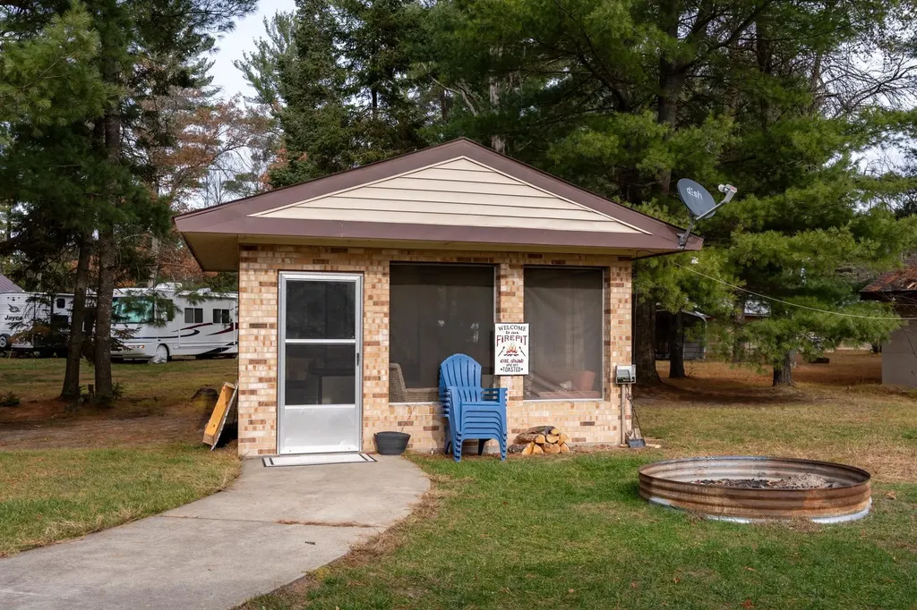 10279 N Finley Lake Avenue Summerfield Township MI 48625