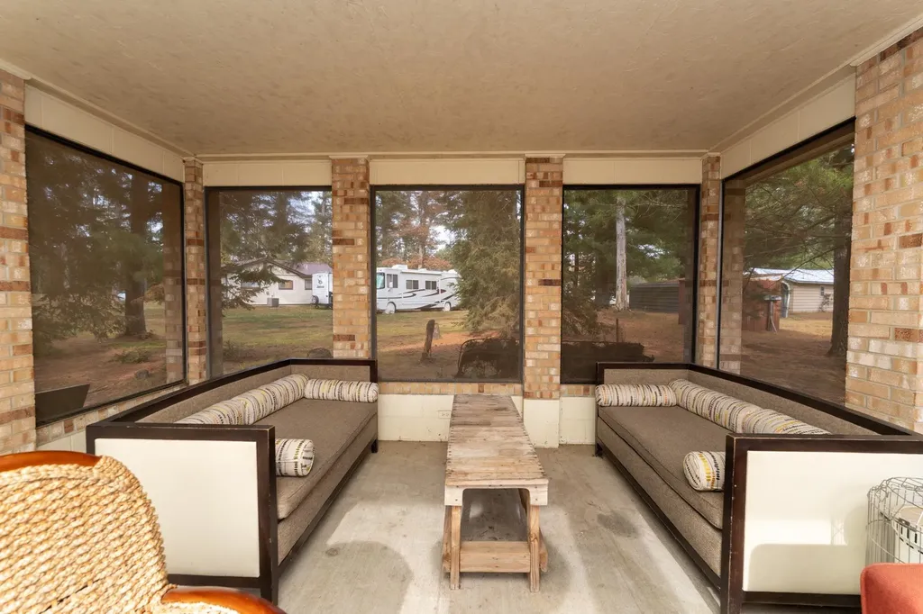 10279 N Finley Lake Avenue Summerfield Township MI 48625
