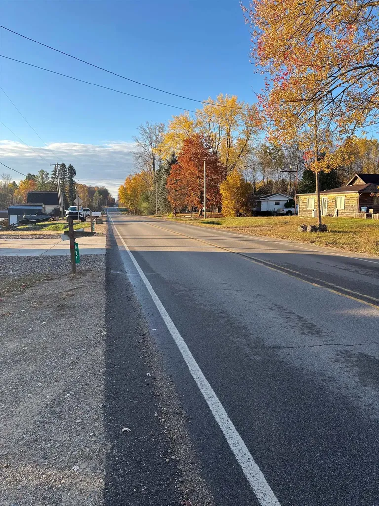 8698 Old State Avenue Surrey Township MI 48622