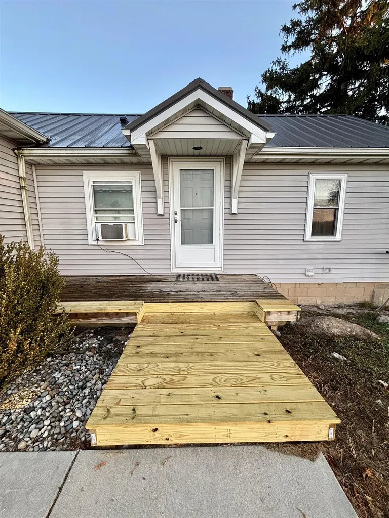 917 E River Mt. Pleasant City MI 48858