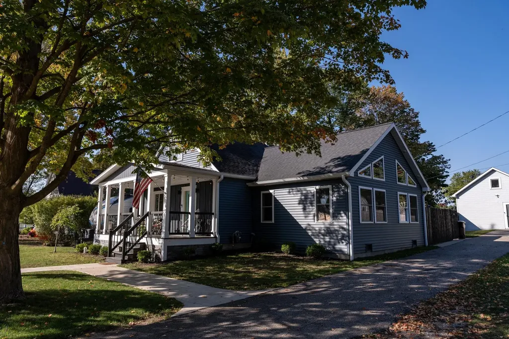 308 S 3rd Street Shepherd Village MI 48883