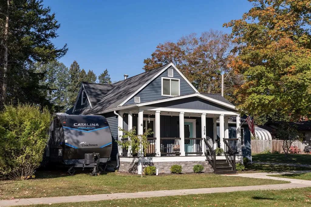 308 S 3rd Street Shepherd Village MI 48883
