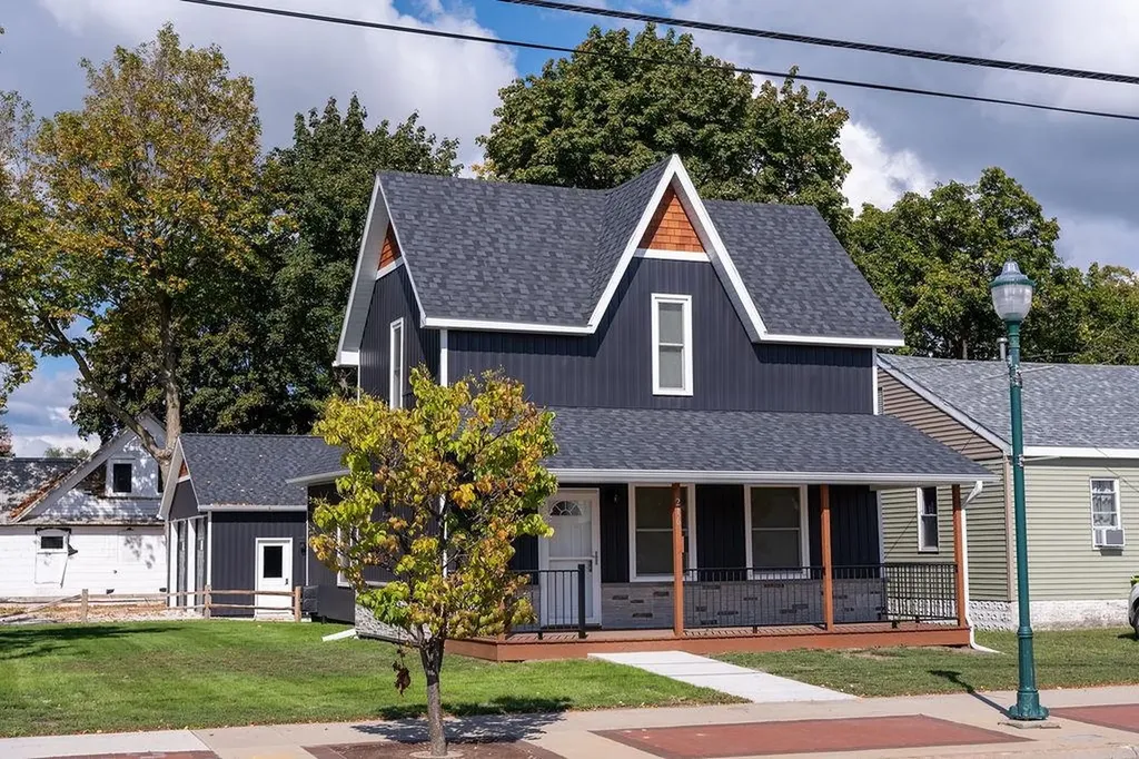216 W Fifth Street Clare City MI 48617