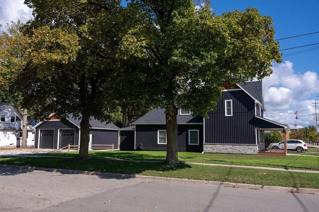 216 W Fifth Street Clare City MI 48617