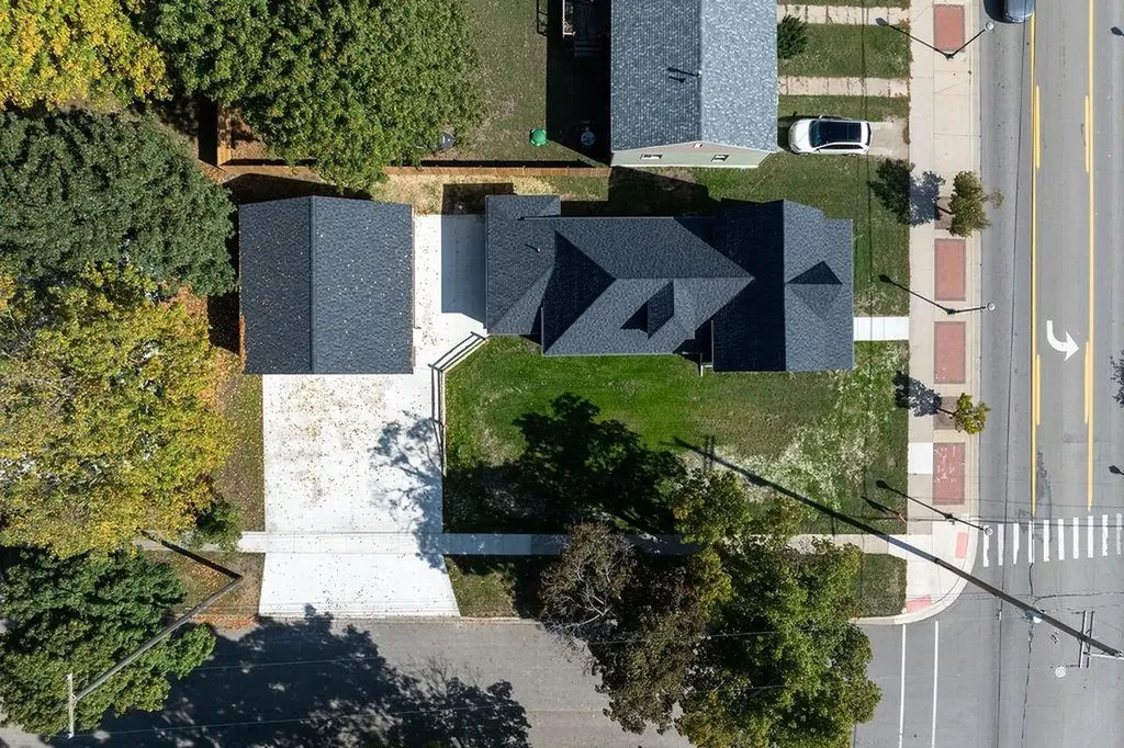 216 W Fifth Street Clare City MI 48617