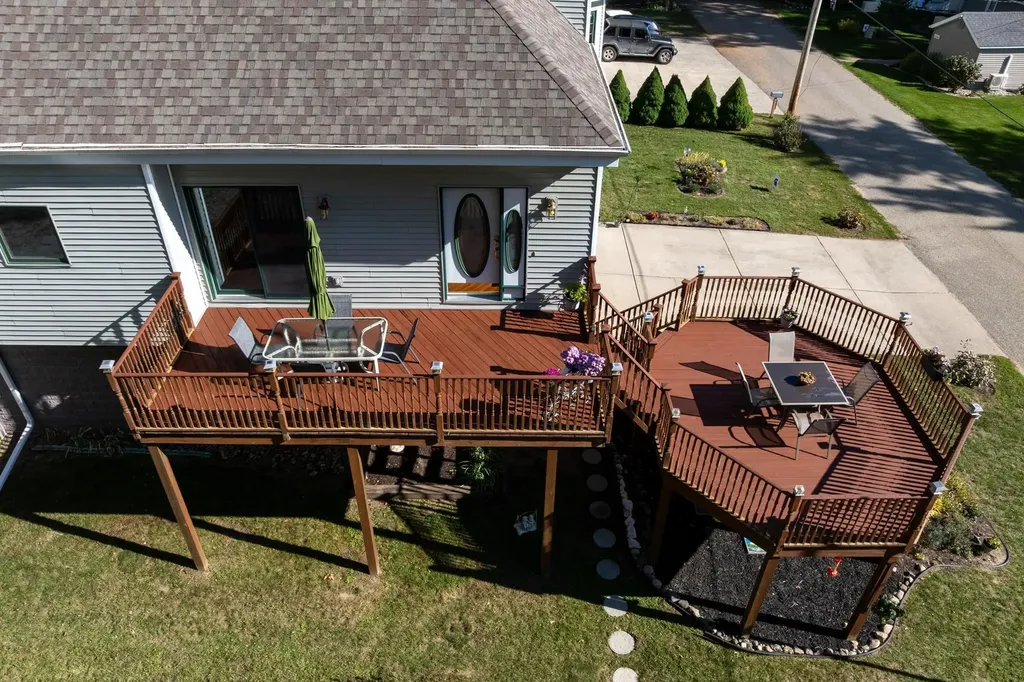 11076 N Shore Drive Garfield Township MI 48632