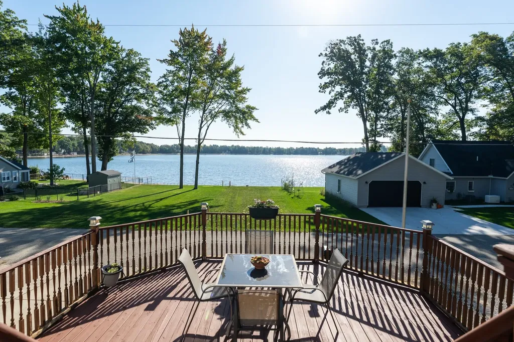 11076 N Shore Drive Garfield Township MI 48632