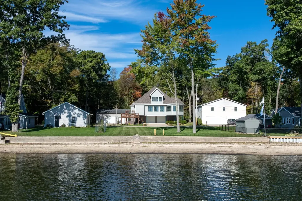 11076 N Shore Drive Garfield Township MI 48632