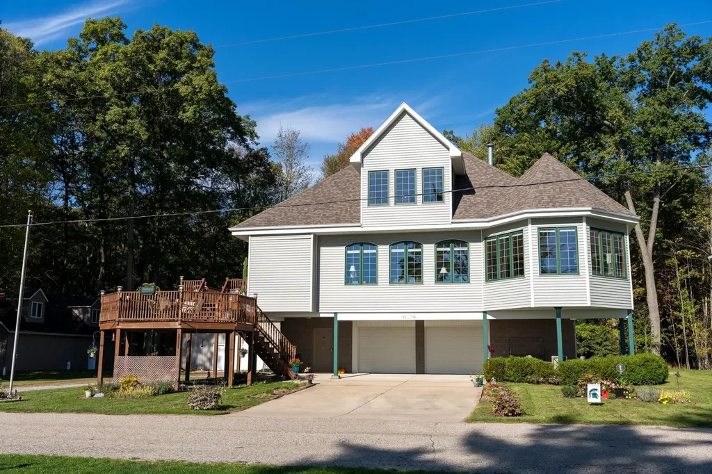 11076 N Shore Drive Garfield Township MI 48632