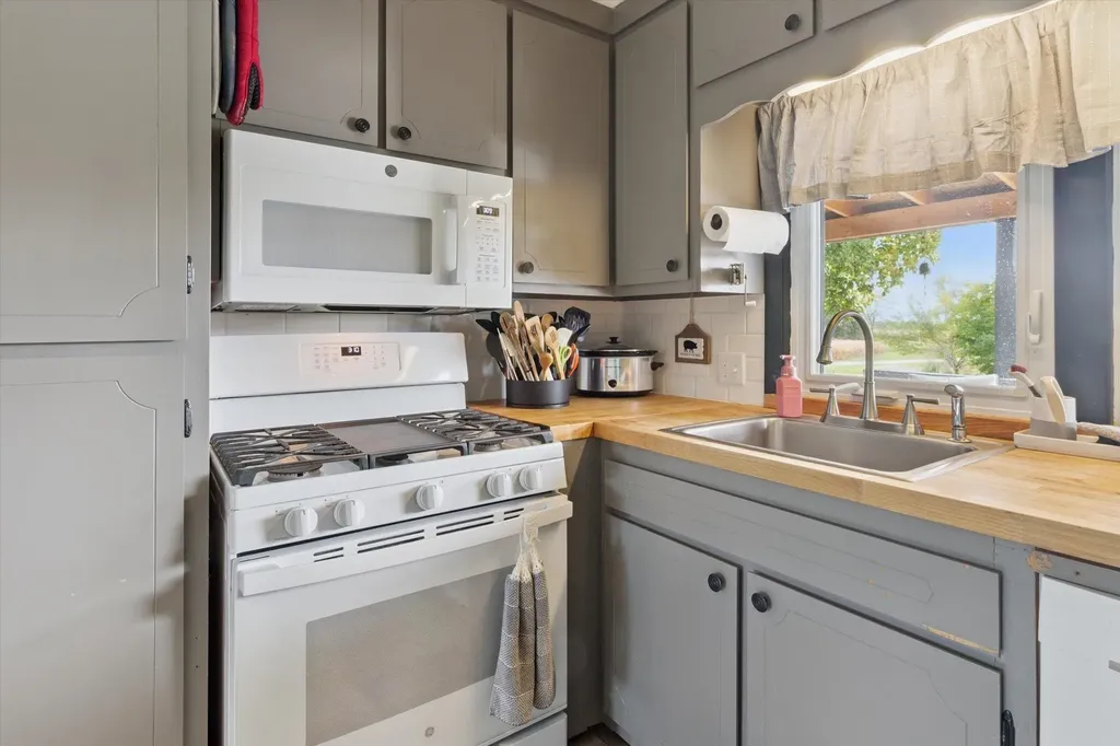 3515 N Bliss Road Sumner Township MI 48801