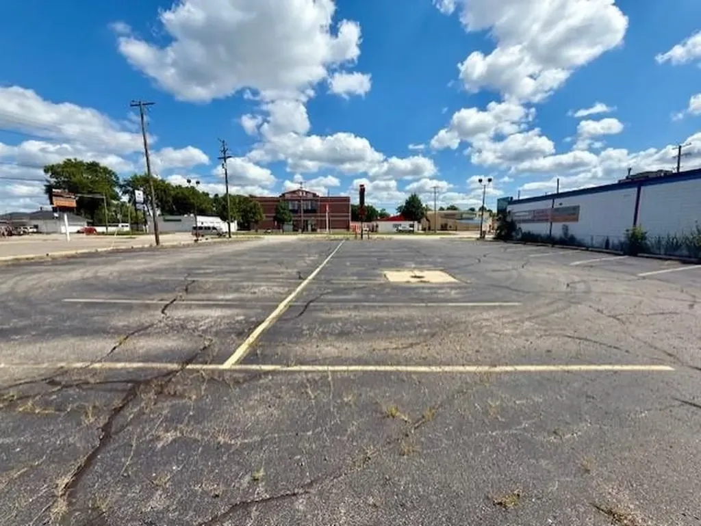 2320 S Dort Highway Flint Charter Township MI 48507
