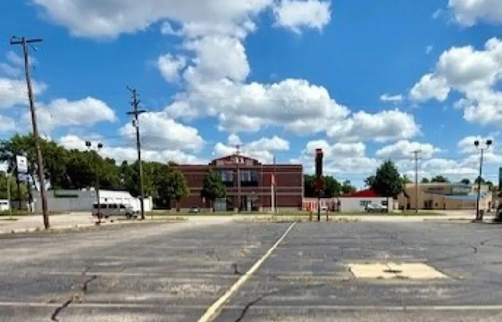2320 S Dort Highway Flint Charter Township MI 48507