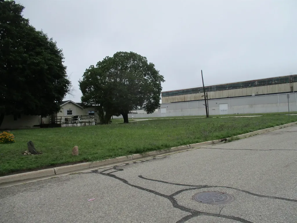 1532 E Superior Street Alma City MI 48801