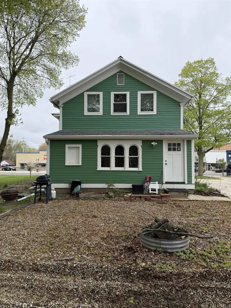 323 W Wright Avenue Shepherd Village MI 48883
