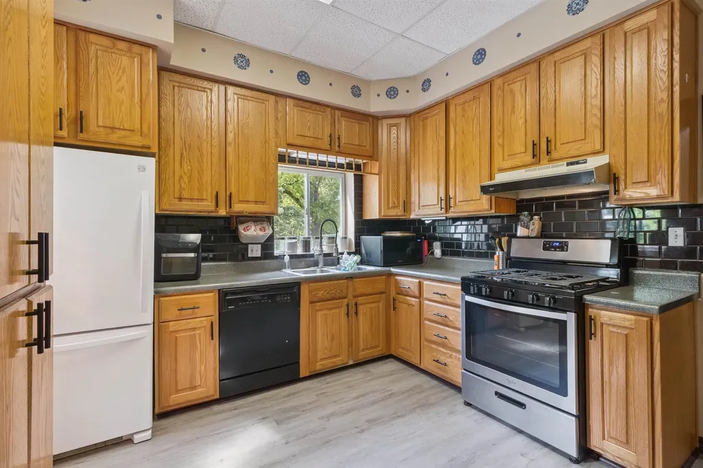 522 E Saginaw Street St. Louis City MI 48880