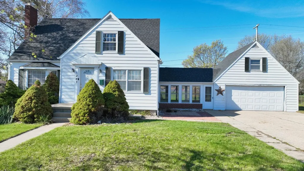 1207 North Drive Mt. Pleasant City MI 48858