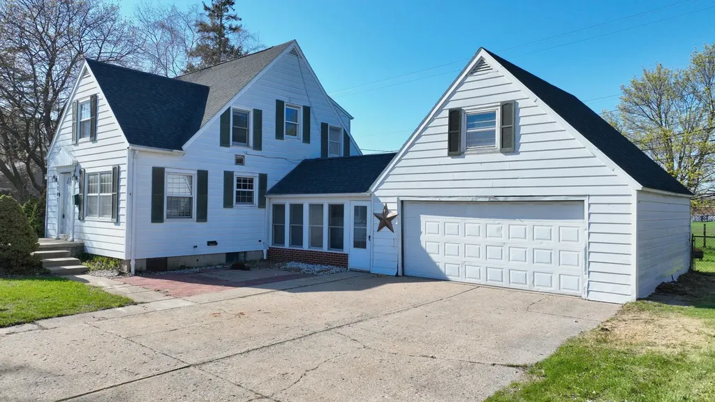 1207 North Drive Mt. Pleasant City MI 48858