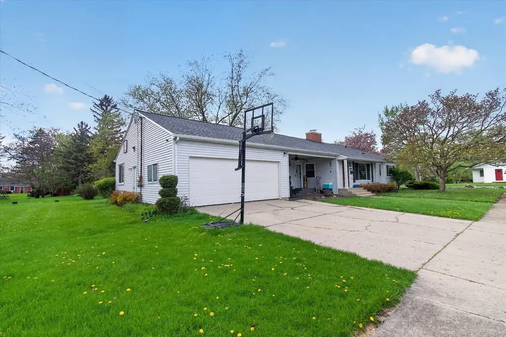 535 Yale Avenue Alma City MI 48801