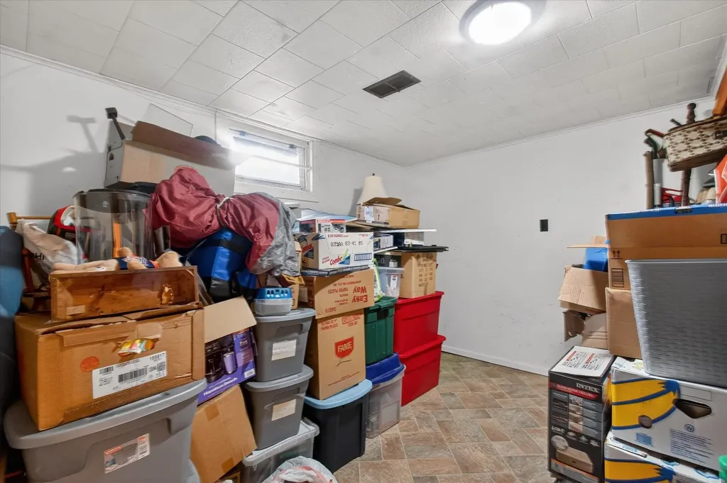 535 Yale Avenue Alma City MI 48801