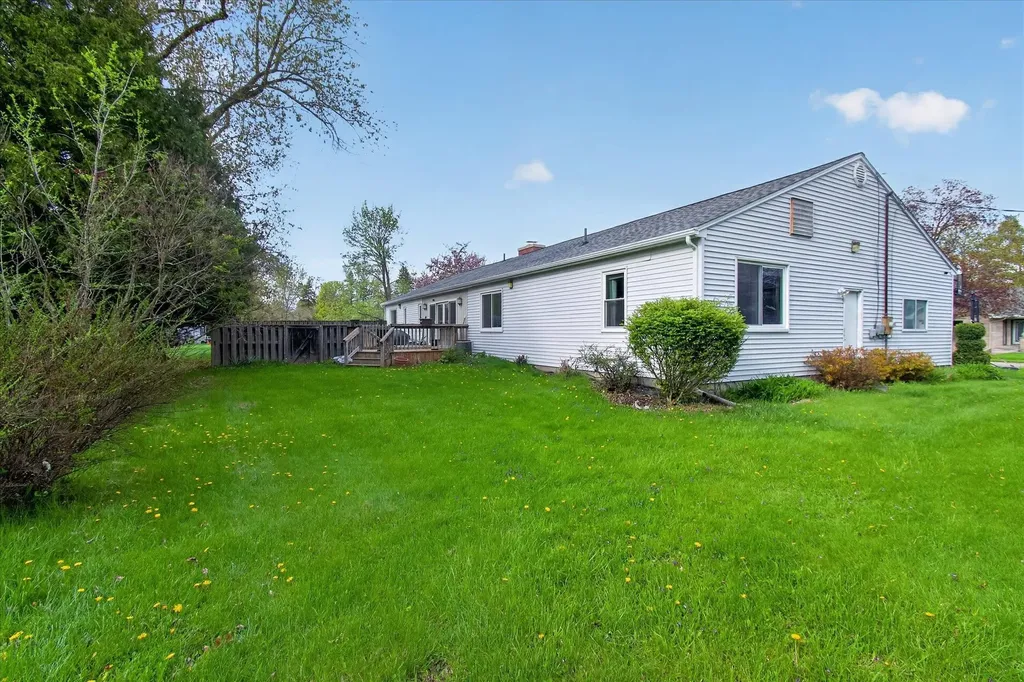 535 Yale Avenue Alma City MI 48801