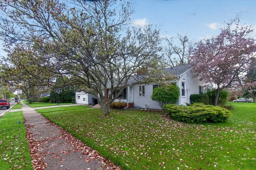 535 Yale Avenue Alma City MI 48801