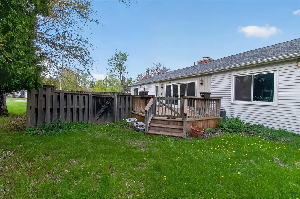 535 Yale Avenue Alma City MI 48801