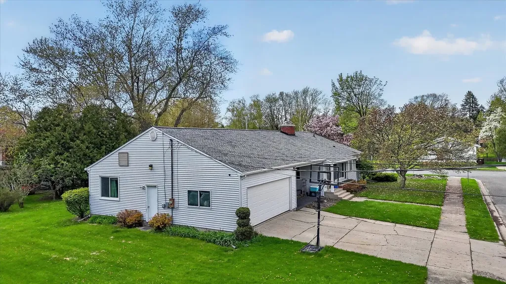 535 Yale Avenue Alma City MI 48801