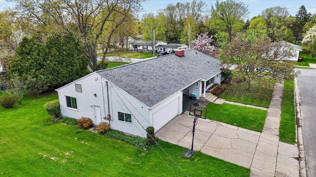 535 Yale Avenue Alma City MI 48801