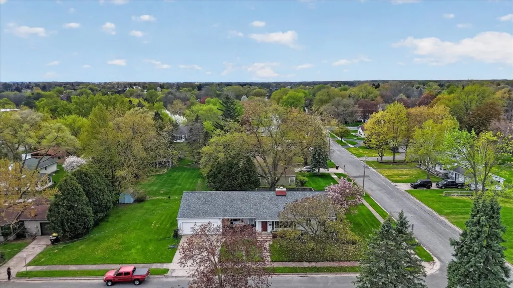 535 Yale Avenue Alma City MI 48801