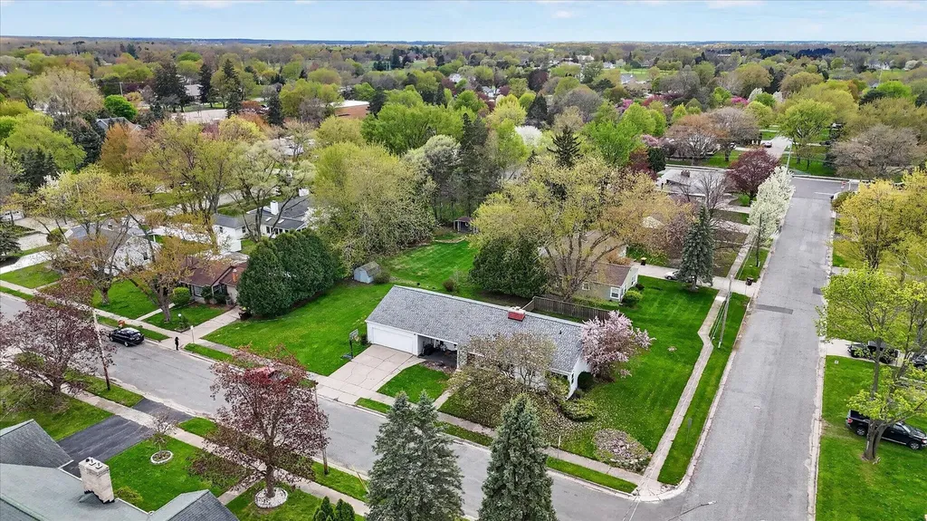 535 Yale Avenue Alma City MI 48801