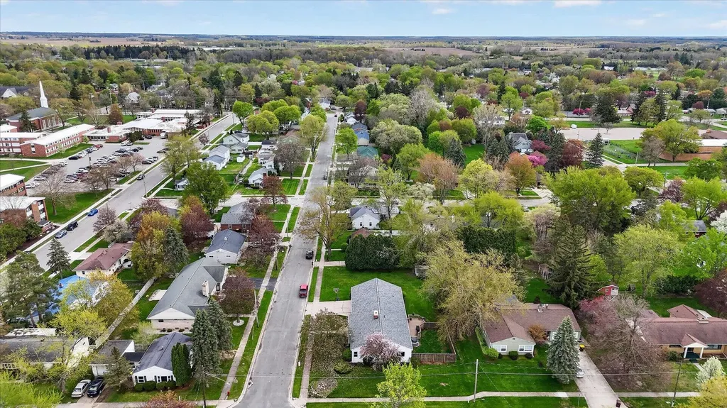 535 Yale Avenue Alma City MI 48801